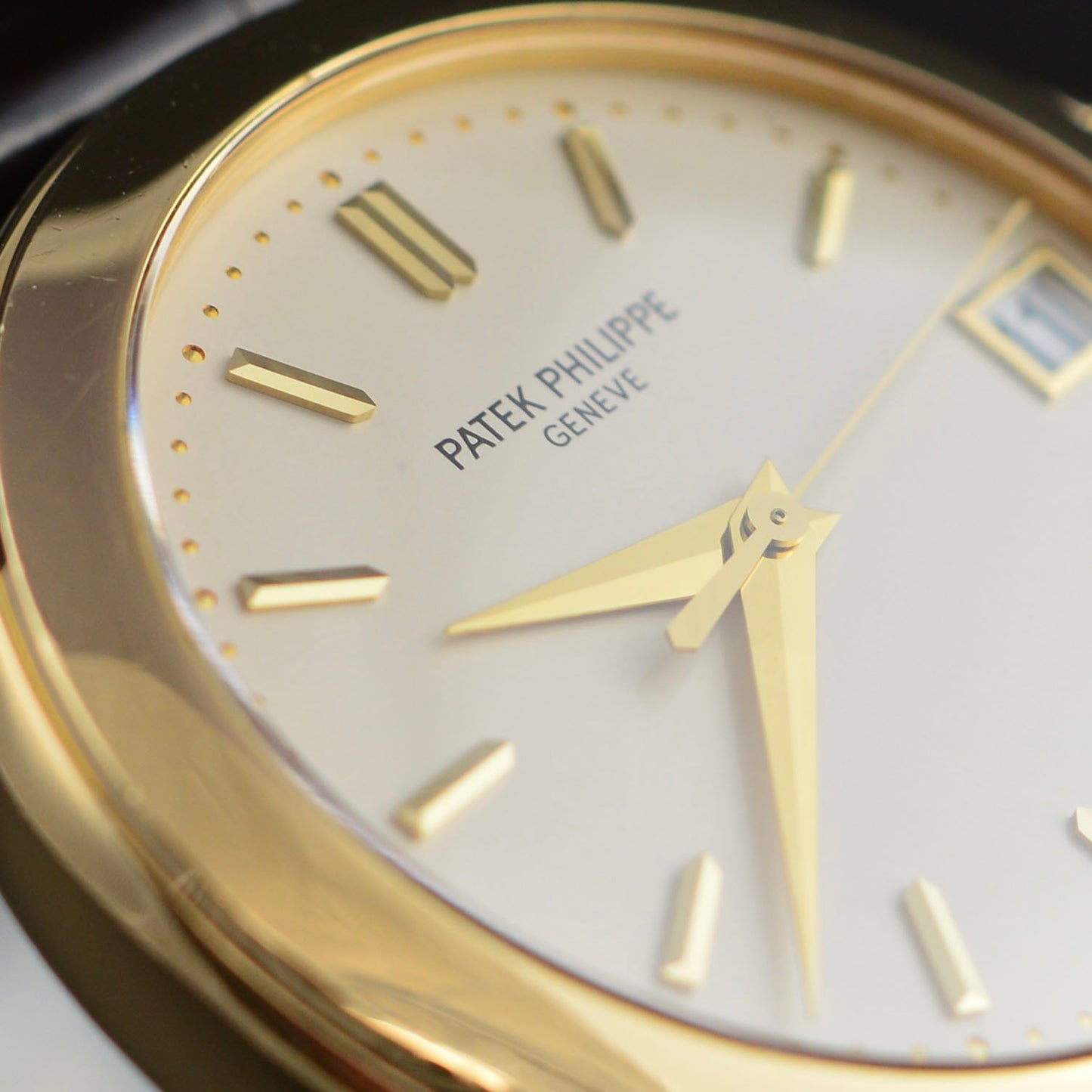 Patek Philippe Calatrava 5107J-001 18k - 37mm Watch (2001-2005)