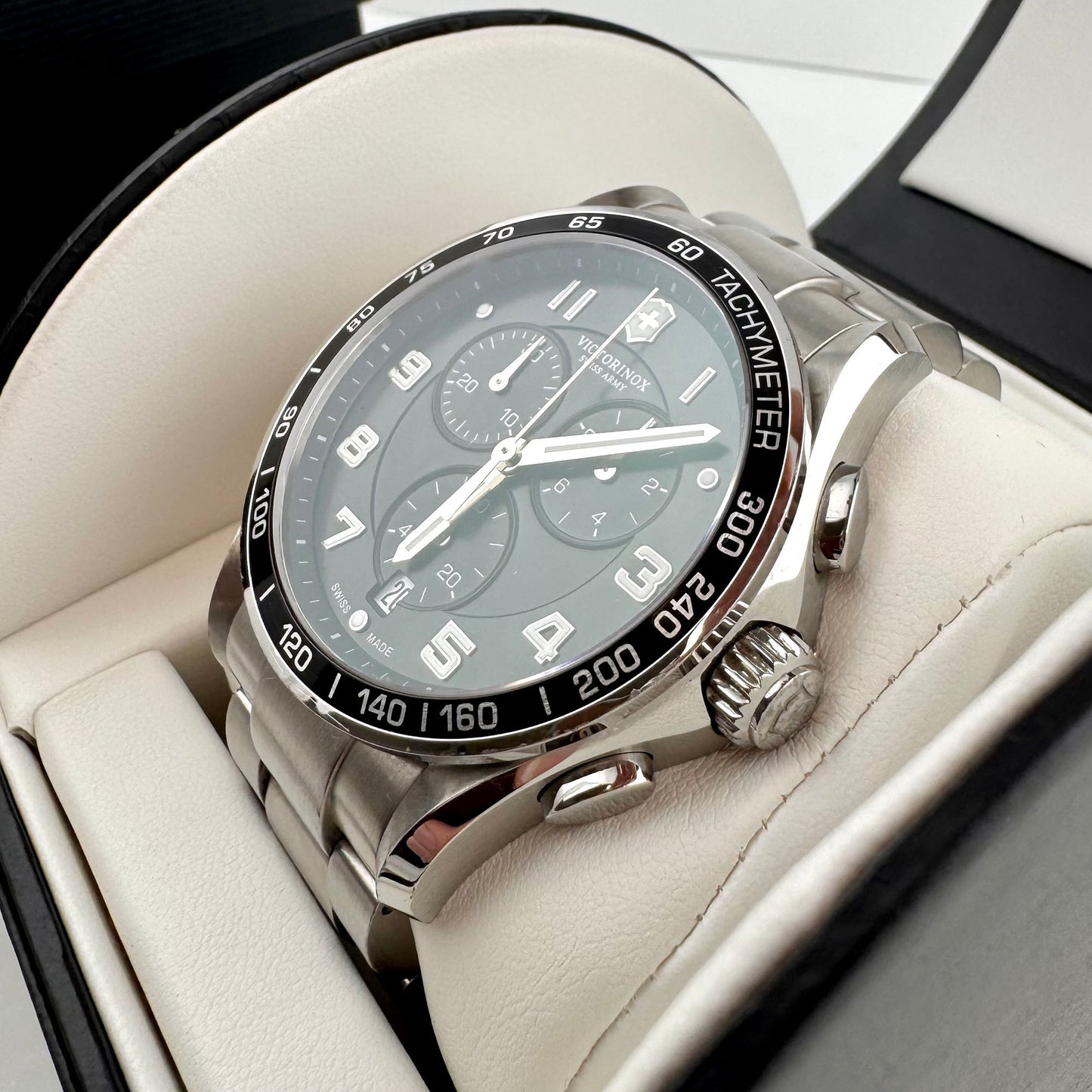 Victorinox Swiss Army Chrono Classic – Model 241650