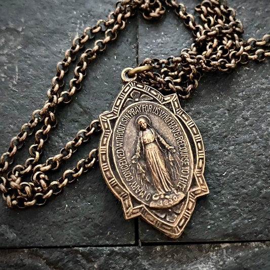 Men's Miraculous Medal featuring a depiction of the Blessed Mother Mary, Brass Necklace Chain, 20 or 24 Inch Chain, BR-015