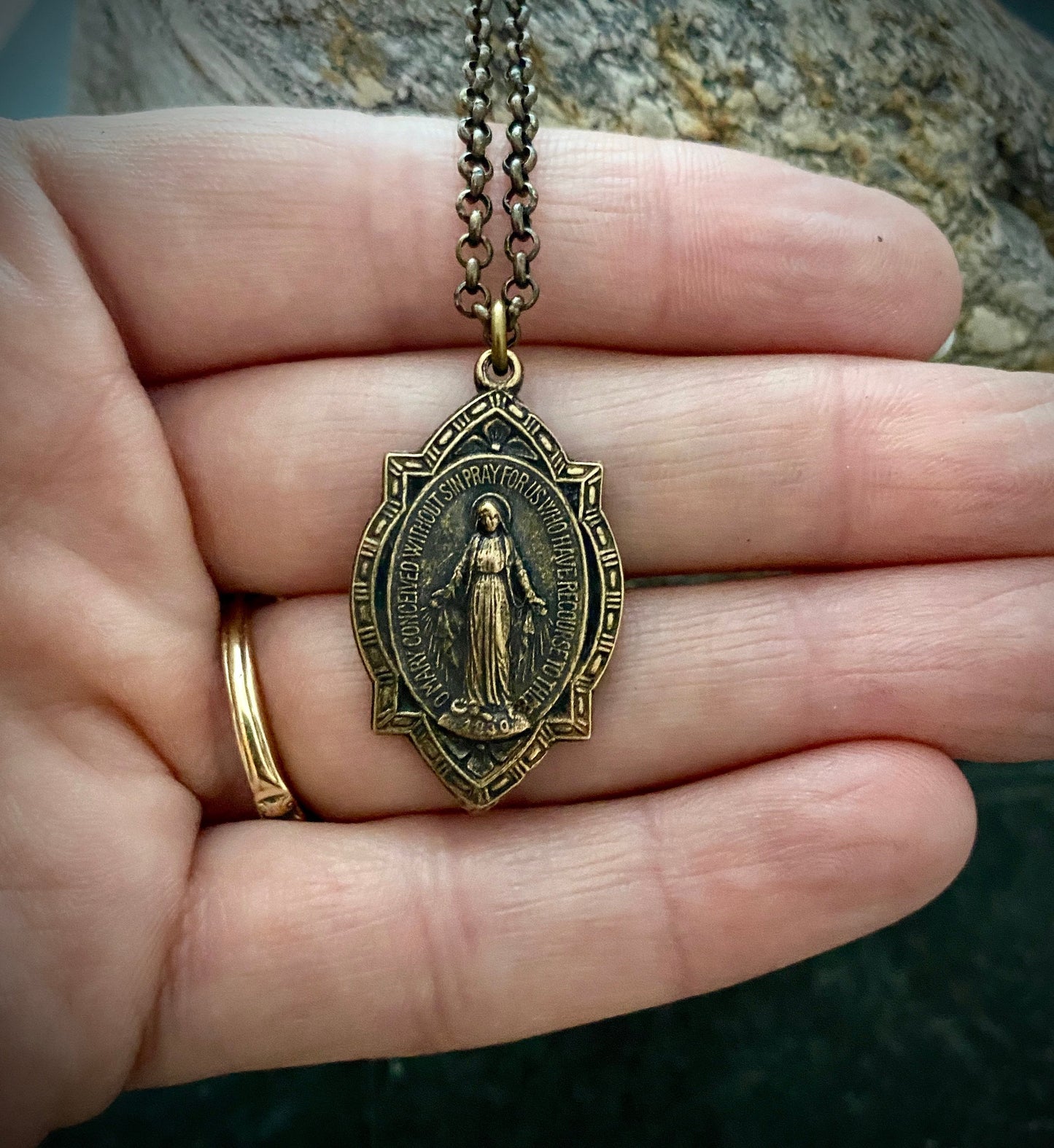 Men's Miraculous Medal featuring a depiction of the Blessed Mother Mary, Brass Necklace Chain, 20 or 24 Inch Chain, BR-015